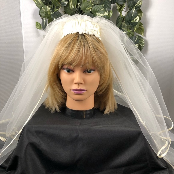 Vintage Bridal Headpiece with Veil - Picture 3 of 7